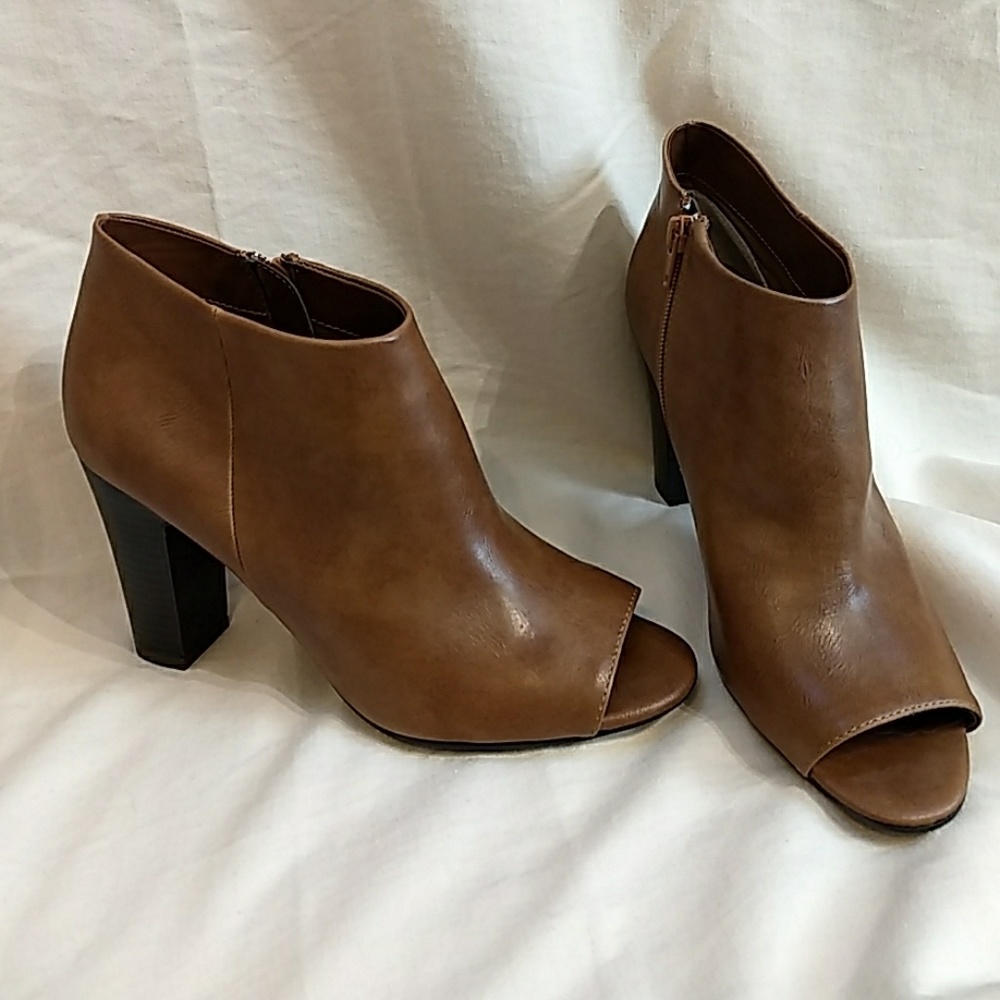 Massini women's peep toe heel size 8.5